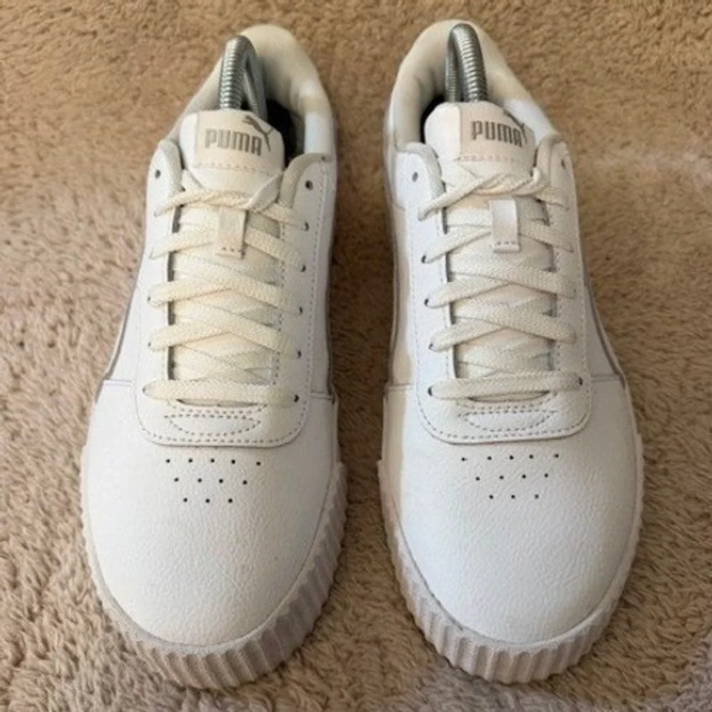 Puma Carina White Leather Platform Sneakers Womens 10 Low Top Trainers 370325-02